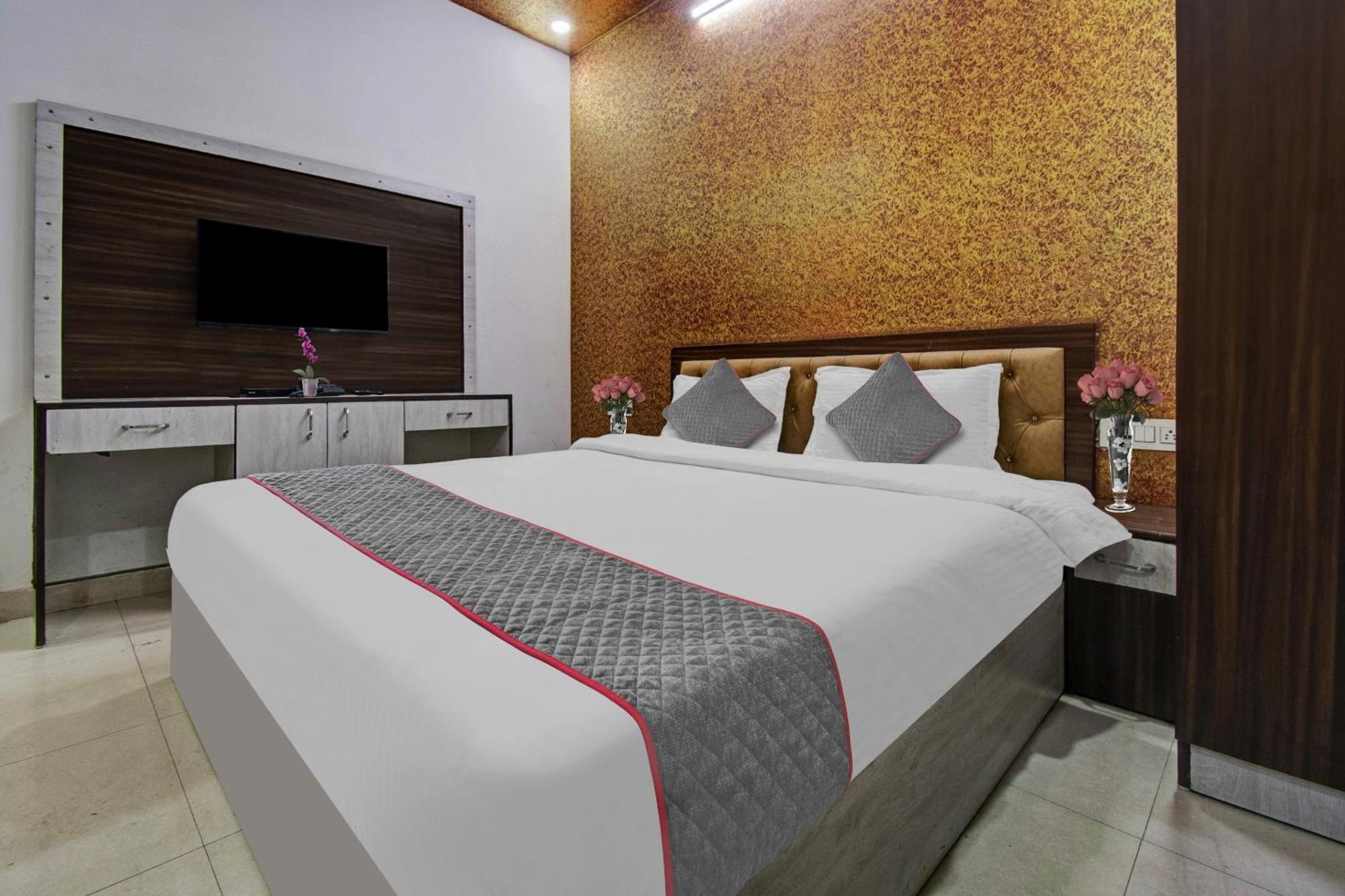 Townhouse The Lotus Hotel Jaipur Bagian luar foto