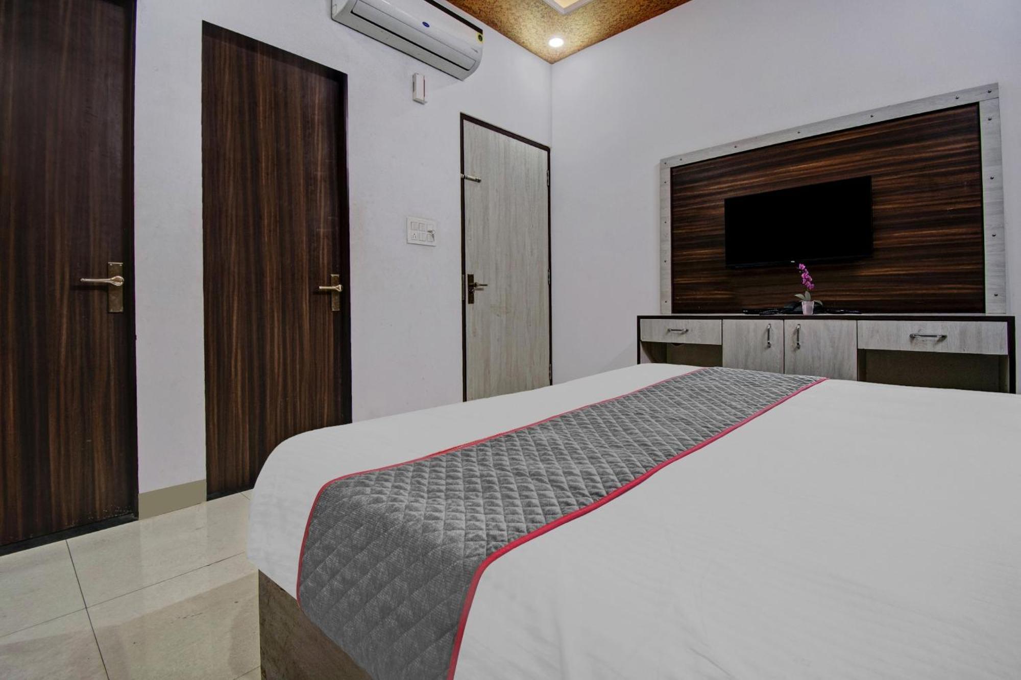 Townhouse The Lotus Hotel Jaipur Bagian luar foto